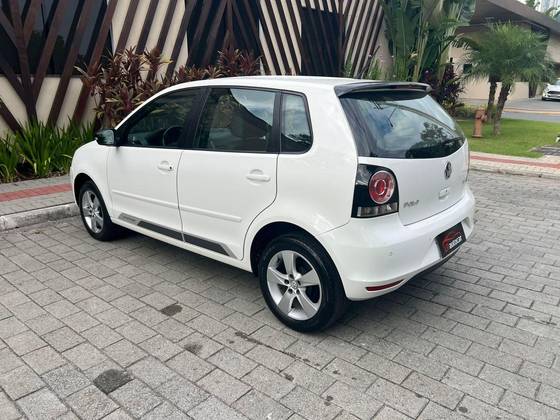VOLKSWAGEN POLO 1.6 MI SPORTLINE 8V FLEX 4P MANUAL VOLKSWAGEN POLO 1.6 MI SPORTLINE 8V FLEX 4P MANUAL